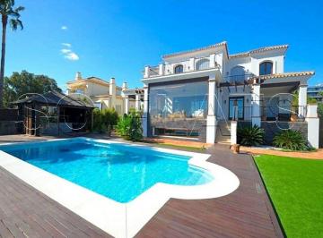 Casa · 650m² · 6 Quartos · 2 Vagas · Casa para venda em Playa De Las Arena de 650.00m² com 6 Quartos, 5 Suites e 2 Garagens