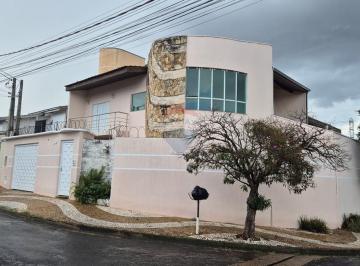 Casa · 220m² · 3 Quartos · 1 Vaga · Sobrado para venda em Parque Universitário de 219.98m² com 3 Quartos, 3 Suites e 1 Garagem