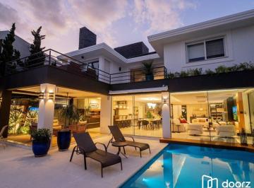 Casa · 516m² · 6 Quartos · 3 Vagas · Casa à venda - em Xangri-Lá