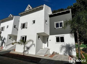 Casa · 240m² · 3 Quartos · 2 Vagas · Casa 3 quartos, suíte, 2 vagas, piscina, 240m² – Vila Nova POA/RS