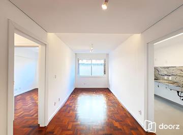 Apartamento · 66m² · 2 Quartos · 1 Vaga · Apartamento de 2 dormitorios à venda em Higienópolis, Porto Alegre.