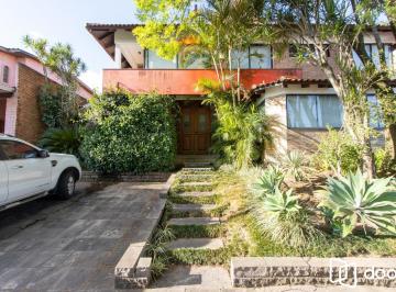Casa · 445m² · 4 Quartos · 3 Vagas · Excelente Casa em Condominio Fechado com 440,60m Dormitórios, sendo 2 Suítess