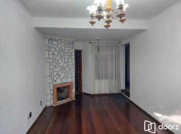 Casa · 176m² · 5 Quartos · 2 Vagas · Casa a venda com 5 dormitórios no bairro Rio Branco.