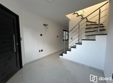 Casa · 33m² · 3 Quartos · 2 Vagas · Casa com 3 dormitórios, à venda no bairro Cristo Redentor em Porto Alegre