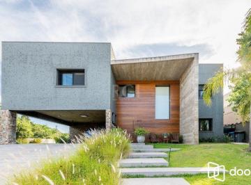 Casa · 550m² · 5 Quartos · 4 Vagas · Casa à venda - em Terraville