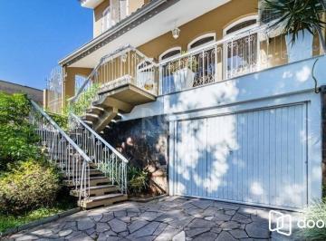 Casa · 264m² · 4 Quartos · 4 Vagas · Excelente casa de 264m² com 4 dormitórios no bairro Menino Deus