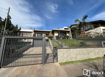 Casa · 380m² · 4 Quartos · 3 Vagas · Casa 4 dormitórios, 1 suíte, 03 vagas, Bairro Três Figueiras, Porto Alegre.