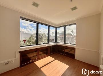 Comercial · 46m² · 1 Quarto · 2 Vagas · Comercial à venda - em Petrópolis