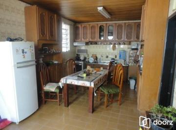 Casa · 250m² · 4 Quartos · 2 Vagas · Casa para Venda - 250m², 4 dormitórios, sendo 1 suites, 2 vagas - Petrópolis