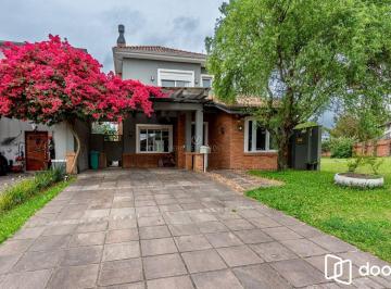 Casa · 230m² · 4 Quartos · 4 Vagas · Casa à venda - em Terraville