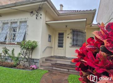 Casa · 123m² · 3 Quartos · 3 Vagas · Terreno com 2 casas, totalizando 434,72m2. Excelente lotalização no coração do M