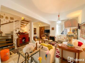 Casa · 138m² · 3 Quartos · 2 Vagas · Casa semi-mobiliada à venda em condomínio fechado com 3 dormitórios e suíte