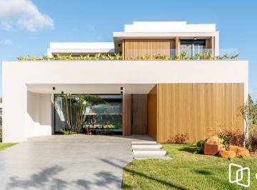 Casa · 404m² · 4 Quartos · 2 Vagas · Linda casa para comprar com 4 suites em condomínio TOP