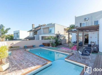 Casa · 174m² · 4 Quartos · 2 Vagas · Casa para Venda com 4 dormitórios no bairro Hípica
