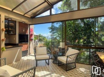 Casa · 200m² · 3 Quartos · 2 Vagas · Vende-se ampla casa em condomínio com 3 dorm sendo 2 suítes, com 2 vagas e terra