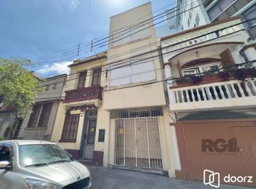 Casa · 190m² · 4 Quartos · 1 Vaga · CASA COM 4 DORMITÓRIOS E PÁTIO COM CHURRASQUEIRA NO CENTRO HISTÓRICO