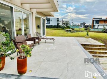 Casa · 350m² · 4 Quartos · 4 Vagas · Casa para Comprar com 3 Suítes em Lote Molhado no Península Ponta da Figueira
