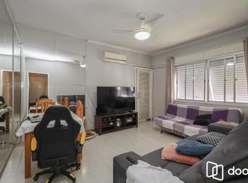Apartamento · 6730m² · 2 Quartos · Com 2 quartos, 1 banheiro, opção do 2.º banheiro, e escritório,