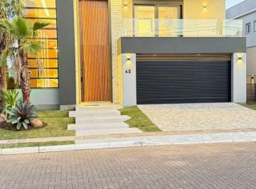 Casa · 350m² · 4 Quartos · 2 Vagas · Casa espetacular no condomínio Vivendas do Parque III e IV