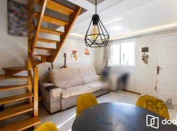 Casa · 56m² · 2 Quartos · 1 Vaga · Casa em condomínio, possui 2 dormitórios, sala para 2 ambientes e 1 vaga.