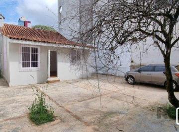 Casa · 105m² · 2 Quartos · 5 Vagas · Casa de 2 dormitórios no bairro Petrópolis
