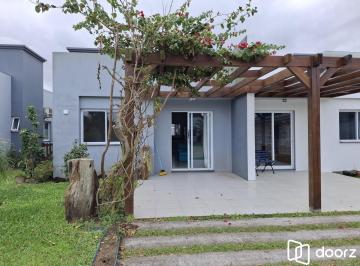 Casa · 107m² · 3 Quartos · 1 Vaga · GEMINADO 3 DORMITÓRIOS CONDOMÍNIO GIRASSOL - PASSO DE TORRES SC