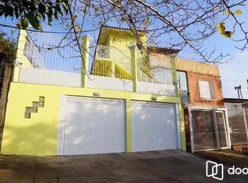 Casa · 280m² · 2 Quartos · 3 Vagas · Casa com pátio, piscina e churrasqueira, no Bairro Nonoai