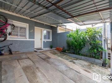 Casa · 44m² · 2 Quartos · 2 Vagas · Casa de 2 dormitórios e com 2 vagas de garagem em Cachoeirinha.