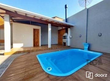 Casa · 85m² · 2 Quartos · 6 Vagas · Excelente casa de 85m² com 2 dormitórios, piscina e 6 vagas.