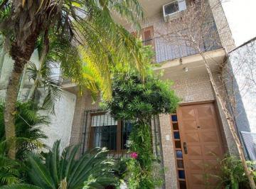 Casa · 180m² · 2 Quartos · CASA AMPLA 3 DORMITÓRIOS NO ANDAR SUPERIOR NA CIDADE BAIXA .