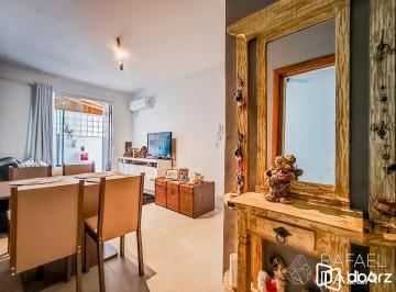 Apartamento · 41m² · 1 Quarto · Térreo reformado com pátio na João Alfredo, excelente para pets