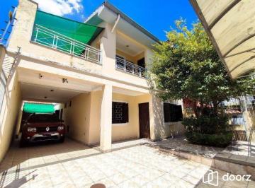 Casa · 230m² · 4 Quartos · 3 Vagas · Excelente casa de 230m² com 4 dormitórios e 3 vagas.