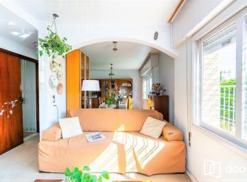 Casa · 215m² · 4 Quartos · 2 Vagas · Casa de 424m² no Bairro Chácara Das Pedras