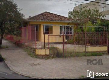Terreno · 350m² · Terreno de esquina com área de 363m² localizado no bairro Vila Ipiranga em porto