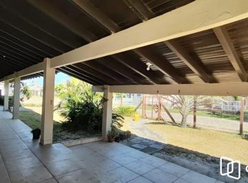 Casa · 450m² · 5 Quartos · 7 Vagas · Excelente casa a Beira Mar cinco suites
