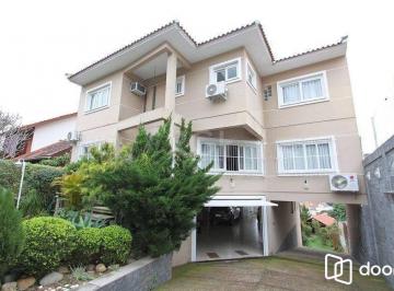 Casa · 700m² · 4 Quartos · 6 Vagas · EXCELENTE CASA COM 4 DORMITÓRIOS, 6 VAGAS DE GARAGEM E VISTA PANORÂMICA.