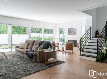 Casa · 450m² · 3 Quartos · 2 Vagas · Casa à venda - em Pedra Redonda