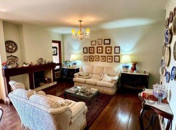 Apartamento · 290m² · 3 Quartos · 2 Vagas · Cobertura duplex a venda semi mobiliada no bairro Petrópolis.