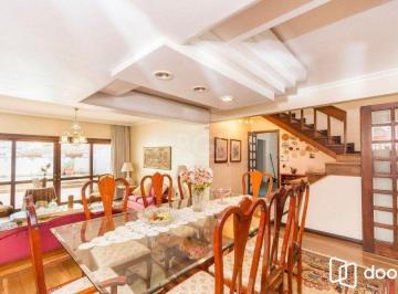 Casa · 333m² · 4 Quartos · 4 Vagas · Casa de 333m² com 4 dormitórios, pátio com piscina, espaço gourmet com churrasq