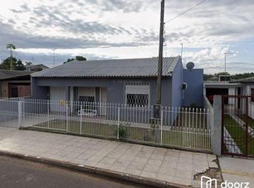 Casa · 300m² · 3 Quartos · 4 Vagas · casa com 03 quartos um sendo suite com 04 vagas de garagem