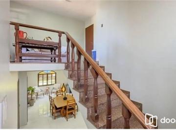 Casa · 208m² · 4 Quartos · 2 Vagas · Casa térrea com 4 dormitórios, suíte e 2 vagas.