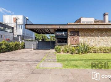 Casa · 513m² · 3 Quartos · 4 Vagas · Casa em condomínio fechado beira de rio, de frente para o clube dos Jangadeiros.