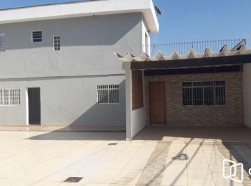 ioj5Eq396201h6BKkm6E8_1145762bb6d374e22f.jpg · Casa 2 dormitórios 2 banheiros 7 vagas.