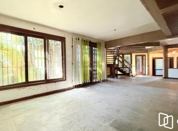 Casa · 300m² · 5 Quartos · 4 Vagas · Casa na zona sul de frente para o Guaíba.