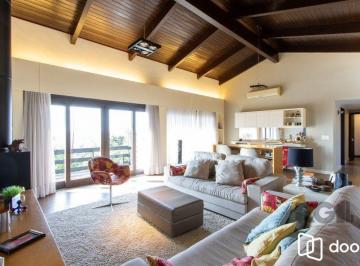 Casa · 417m² · 5 Quartos · 4 Vagas · Casa à venda - em Teresópolis