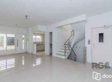 Casa · 251m² · 3 Quartos · 3 Vagas · Excelente casa em condomínio de 251m² com 3 suítes e elevador!