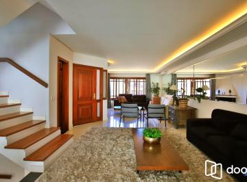 Casa · 285m² · 3 Quartos · 3 Vagas · Casa de 3 dormitórios, 3 vagas e pátio com piscina bairro Chácara das Pedras.