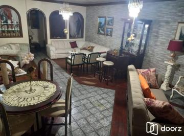 Casa · 226m² · 4 Quartos · 2 Vagas · Excelente casa localzada ma Rua Santo Camaratto com 4 D e 1 suite