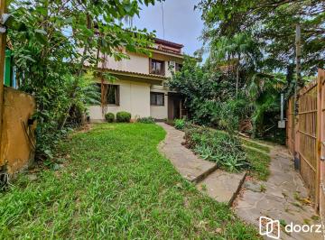 Casa · 160m² · 5 Quartos · 2 Vagas · Casa em condomínio fechado, 5 dormitórios, 2 vagas de garagem - Bairro Teresópol