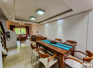 Casa · 160m² · 5 Quartos · 2 Vagas · Casa em condomínio fechado, 5 dormitórios, Bairro Teresópolis